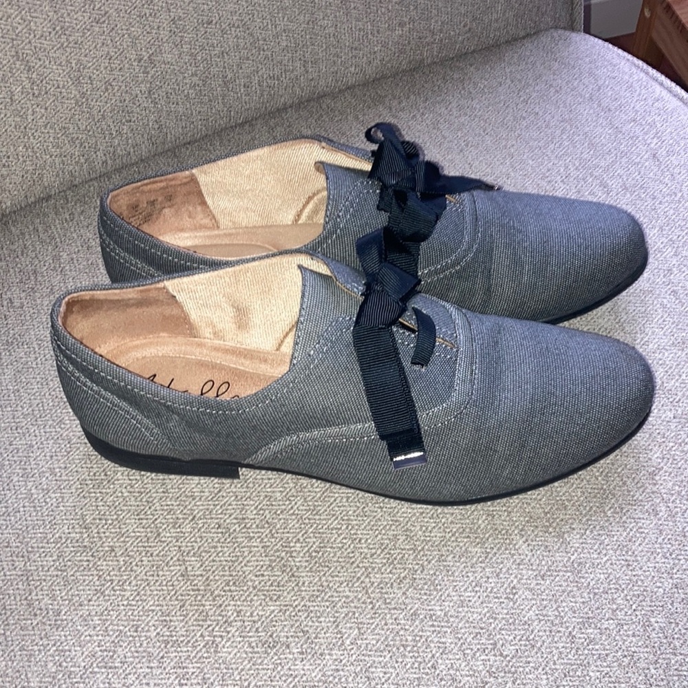 Chic Gray Lace-Up Flats, Oxfords, size 9